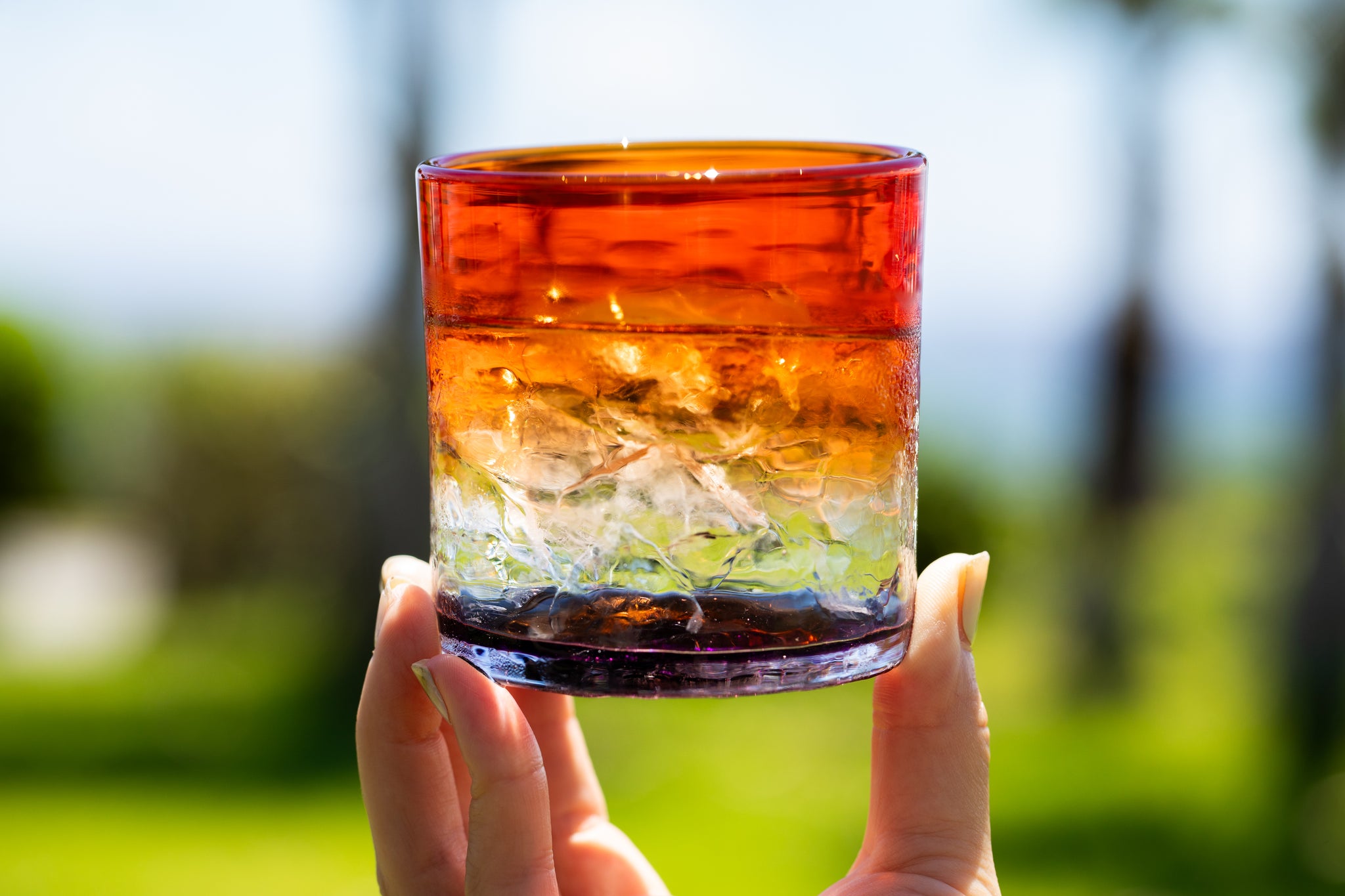 赤色ガラスデキャンタ 金色装飾付き 赤色ガラスデキャンタ 金色装飾付き 4dc3a4ed3a6f611dd975a8511114f8