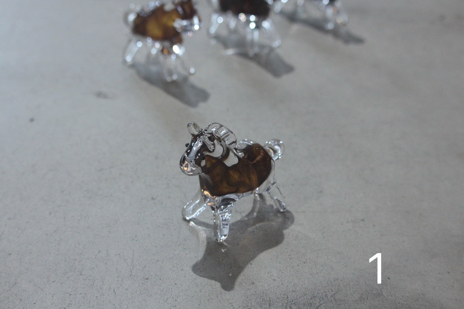 琉璃精品　馬置物 琉璃精品 馬置物 風水・開運インテリア・跳ね馬の置物（立ち馬） L