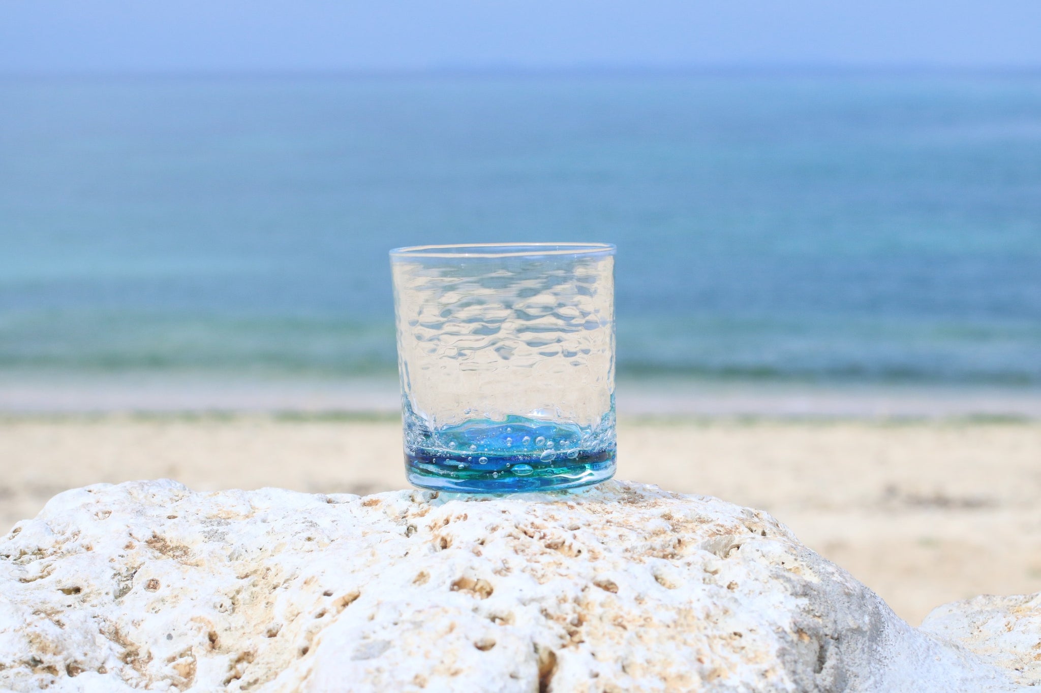 琉球ガラスの海風 オキナワオーシャン ロックグラス 水