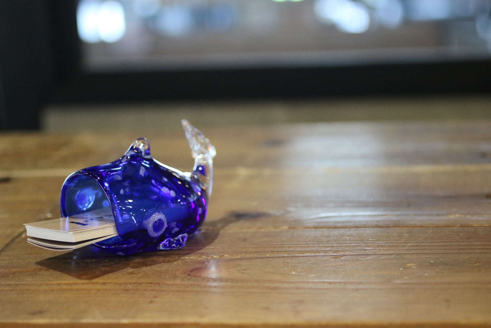 ハンドメイド 琉球ガラス 虹色 カラフル ジンベイザメ レジン ネックレス 